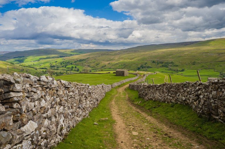 Pennine way path toward Keld